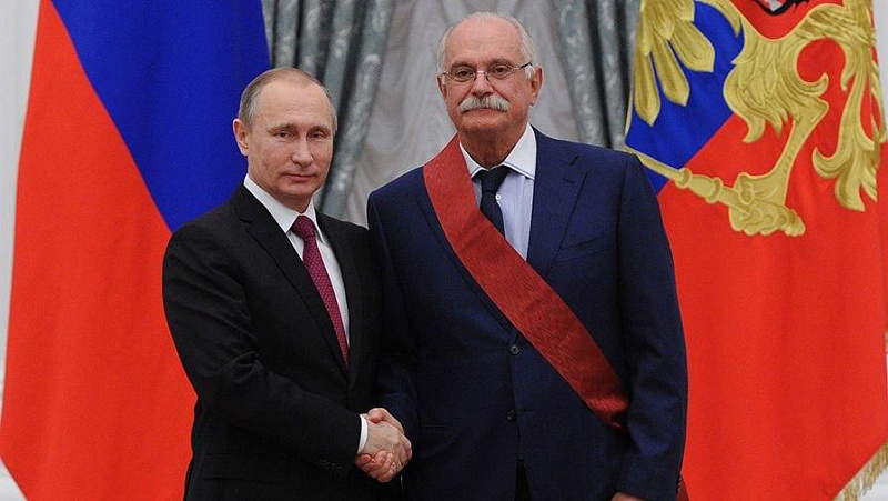 Президент Российской Федерации Владимир Путин присвоил звание Героя Труда Никите Михалкову